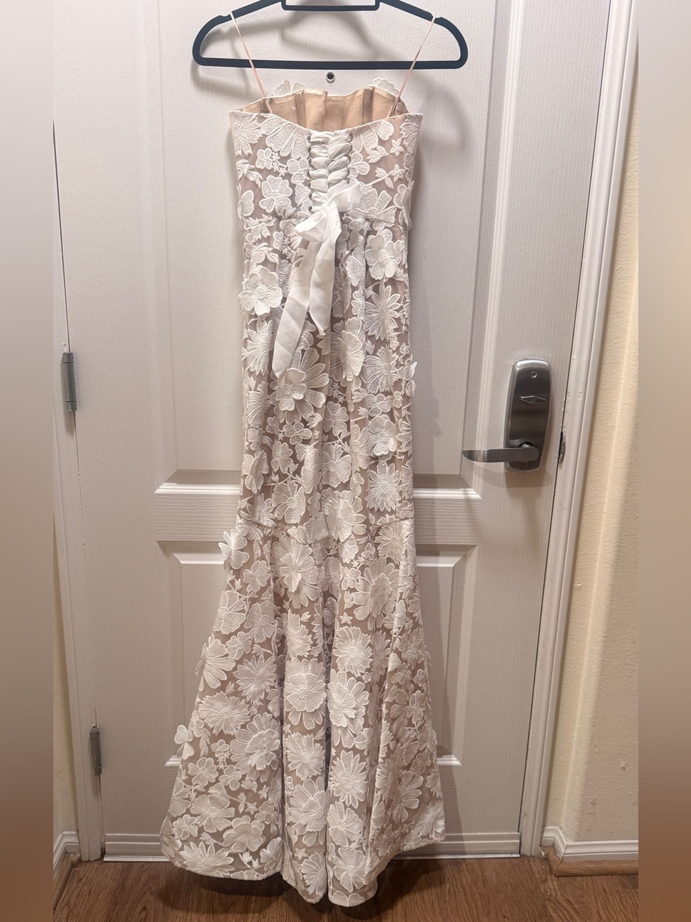 Helsi Jessica Strapless Embroidered Mermaid Gown in White  Size XS NWT - Picture 4 of 7